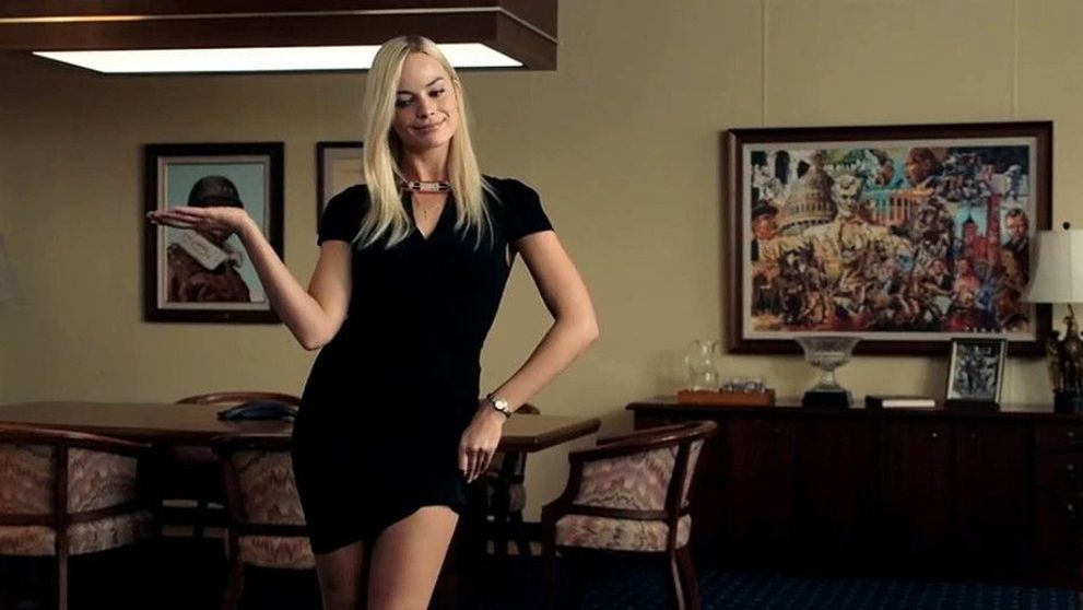 Striptease cu Margot Robbie! Frumoasa actriță se dezbracă în noul ei film