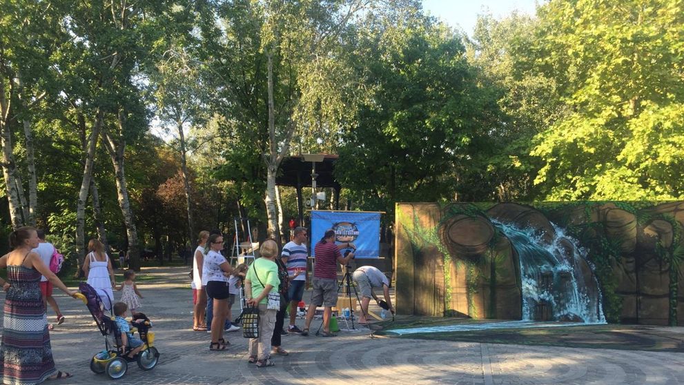 Desenul 3D Supravietuitorul din Parcul IOR. Vino LUNI incepand cu ora 18:00 la capatul aleii principale sa traiesti experienta pe pielea ta