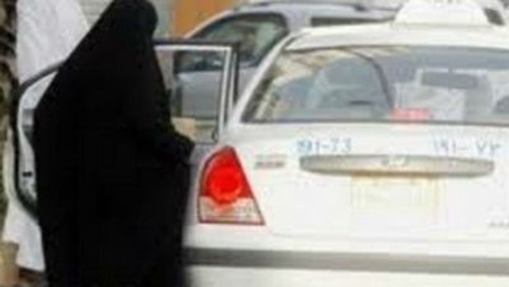 Femeie din Arabia Saudita, surprinsa la volan! Afla ce a patit! VIDEO