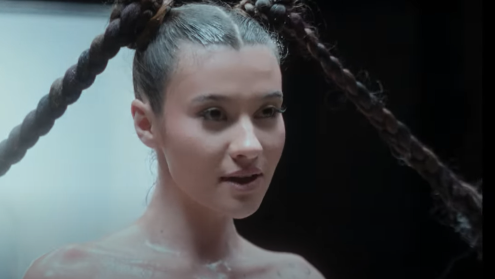 Piesa care a spart toate tabuurile! Cine e artista care i-a supărat pe bărbați cu versurile ei “vulgare”, dar pe care femeile o adoră