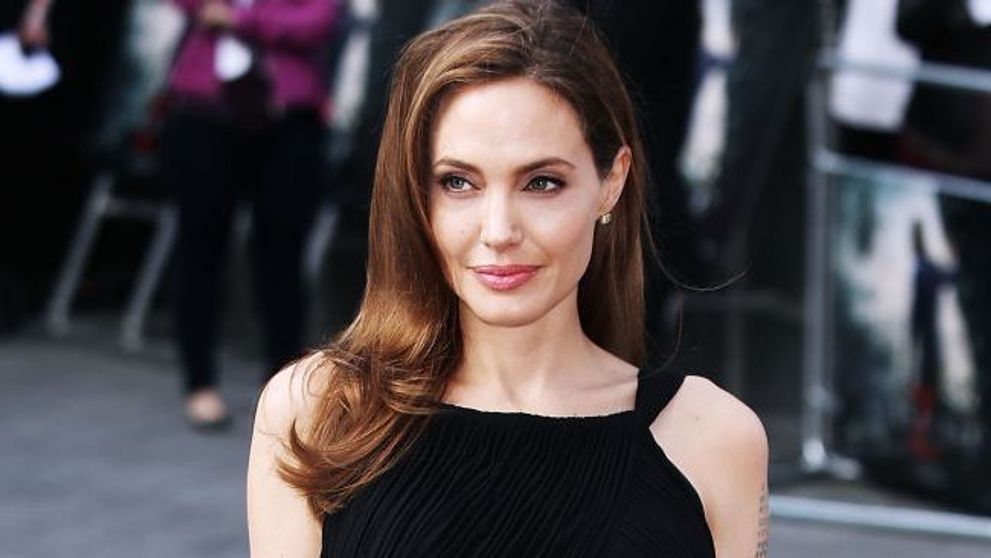 Angelina Jolie, pe covorul rosu intr-o rochie fara sutien. Cum arata actrita dupa operatia de dubla mastectomie