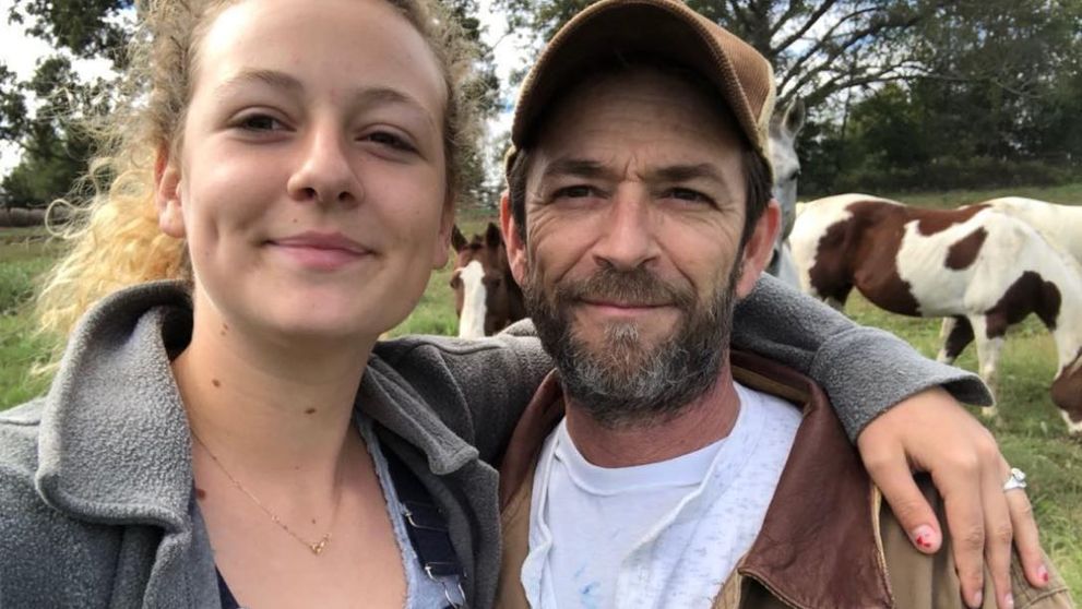 Prima reacție a fiicei lui Luke Perry după moartea tatălui: „Sunt recunoscătoare pentru dragostea voastră”