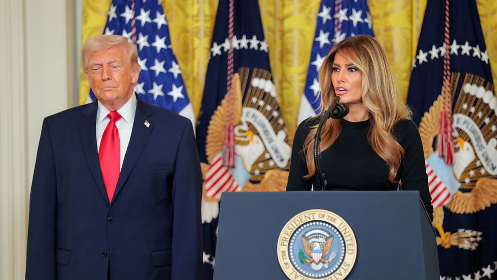 Ce sfat le dă Melania Trump femeilor care vor succes. Nevasta președintelui Donald Trump a făcut furori cu ținuta aleasă la cel mai recent eveniment organizat la Casa Albă