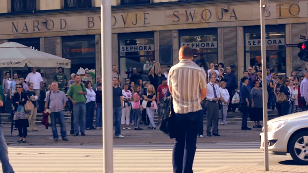 Orasul in care totul se opreste in loc timp de un minut in fiecare an. Motivul este extraordinar VIDEO