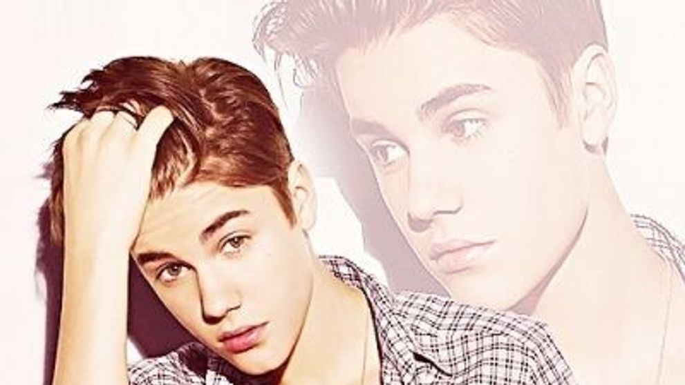 Si-a dat camasa jos, pentru ca fanii sa-i poata admira in voie noul tatuaj. Poza cu care Justin Bieber si-a surprins fanii: