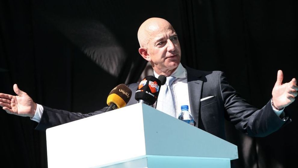 Jeff Bezos, aspru criticat după ce a cerut bani de la populație pentru sprijinirea angajaților Amazon