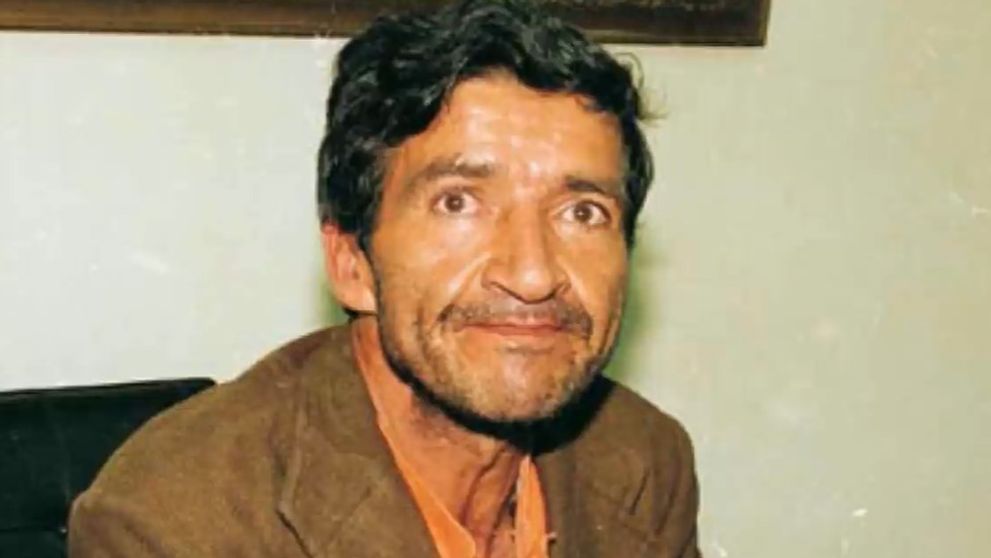 Supranumit „Monstrul din Anzi”, Pedro Alonso Lopez figurează printre cei mai periculoși ucigași în serie din istorie. După eliberare, dispariția lui rămâne un mister total