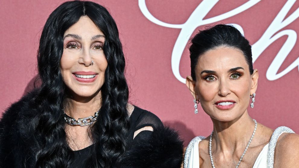 Una are 61 de ani, cealaltă 78! Cher și Demi Moore surprind cu chipurile lor nefiresc de tinere