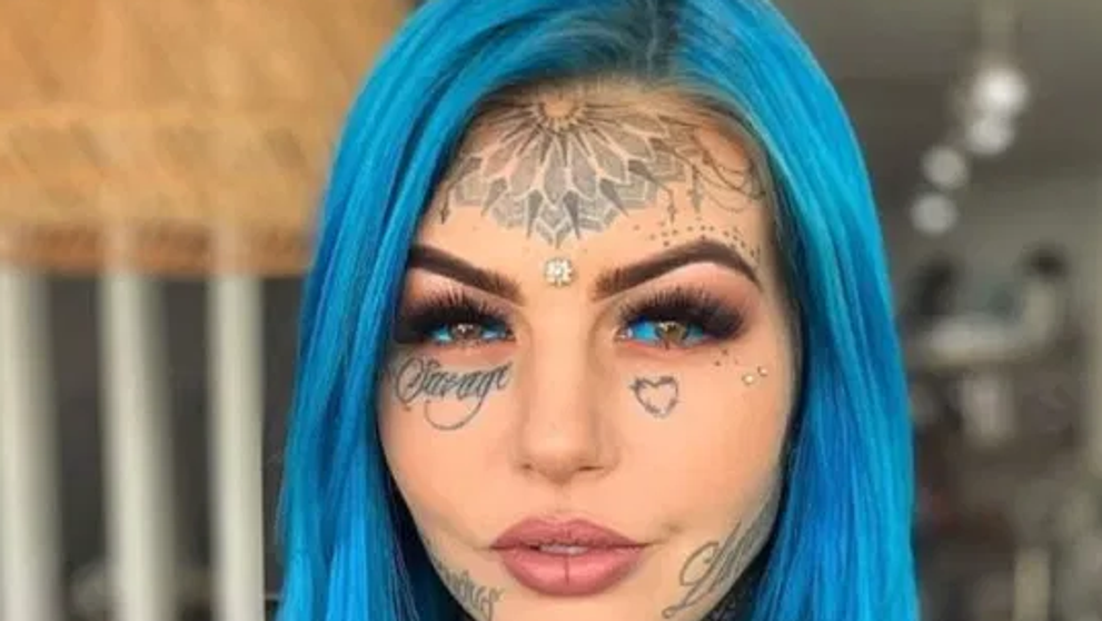 Ultima nebunie a fetei dragon. Ce și-a făcut după ce a fost oarbă 3 săptămâni pentru că și-a tatuat albul ochilor