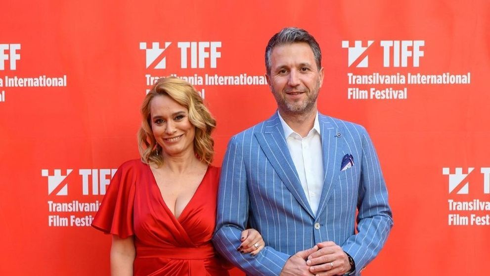 Andeea Esca, look de Premiile Oscar la Festivalul TIFF. Cum arată într-o rochie de gală roșie, cu decolteu îndrăzneț