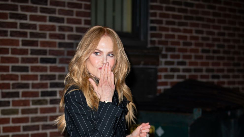 Nicole Kidman, accident vestimentar la aeroport. A încercat să se strecoare incognito, dar fotografii au fost pe urmele ei și au surprins tot