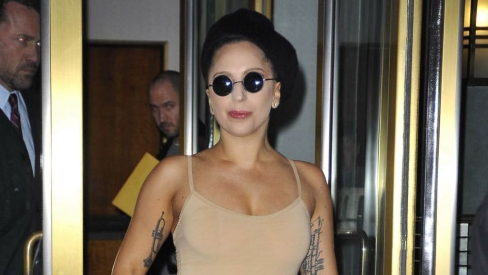 Lady Gaga, intr-o tinuta aproape inexistenta. S-a fotografiat intr-o salopeta din plasa, care a lasat totul la vedere