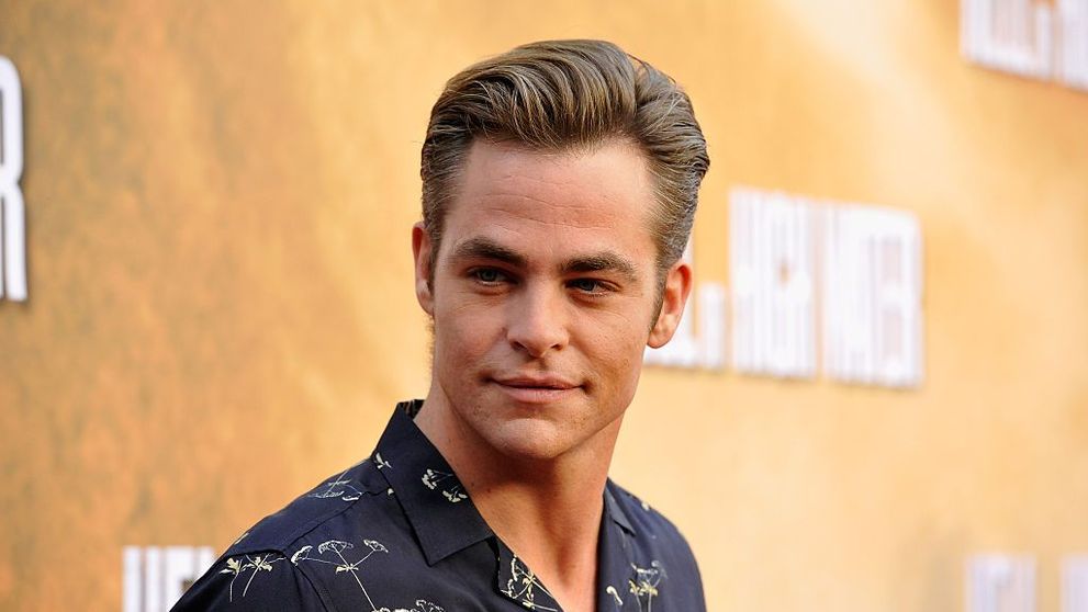 Chris Pine, de nerecunoscut în cel mai nou rol! Cum a fost surprins pe platourile de filmare