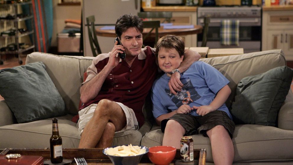 Charlie Sheen, transformare majoră la 10 ani după rolul din Two and a Half Men. Cum arată acum actorul