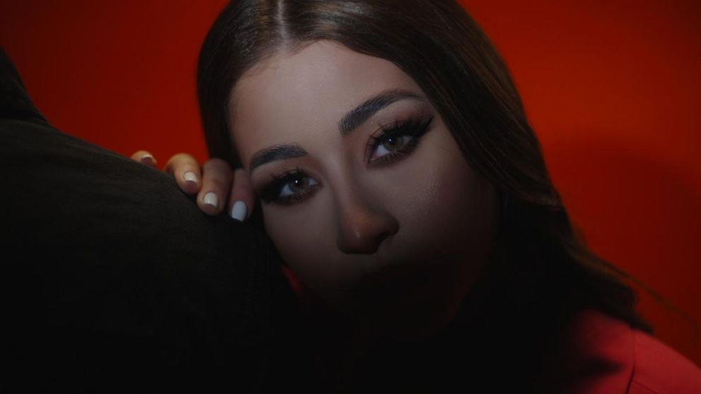 Nicole Cherry e însărcinată! Artista a făcut anunțul odată cu lansarea clipului „Scrie-mi pe suflet”