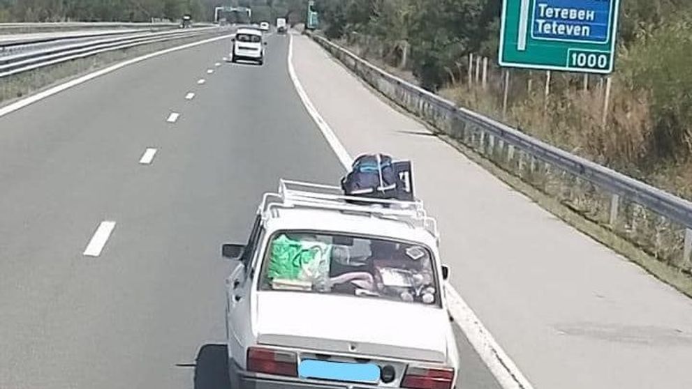 A plecat în Grecia cu Dacia 1310, încărcată până la refuz cu bagaje. Imaginea a devenit virală