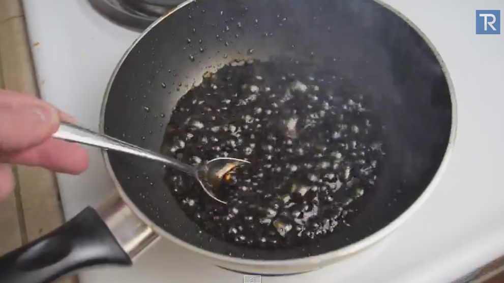 Experimentul pe care nu trebuie sa-l faci niciodata! Ce se intampla daca fierbi un iPhone 6 in Coca Cola! VIDEO