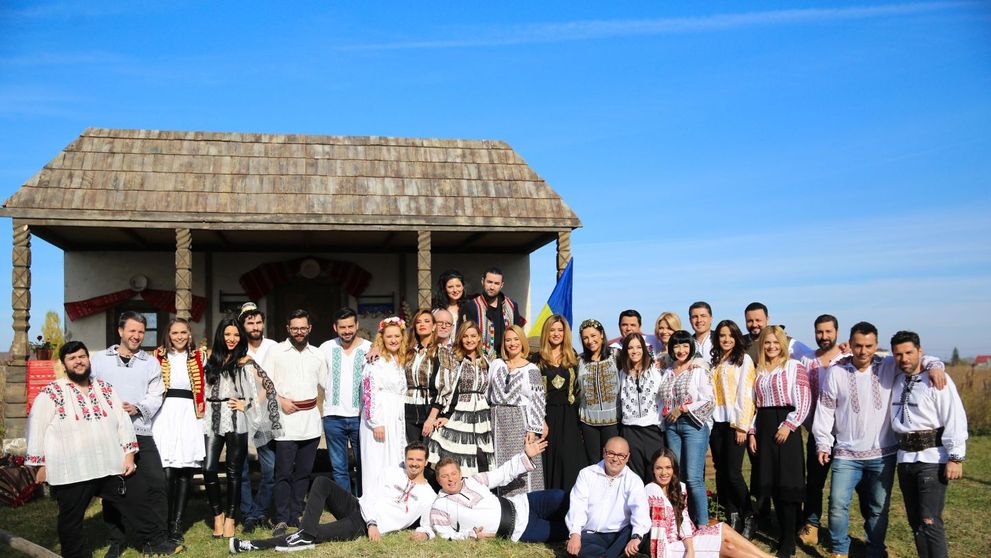 Vedetele PRO TV se pregătesc pentru programul special de 1 Decembrie. Fotografii inedite de la filmări