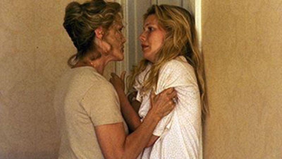 Gwyneth Paltrow isi potoleste nervii cu cate o bere! Vezi cine a invatat-o acest truc! VIDEO