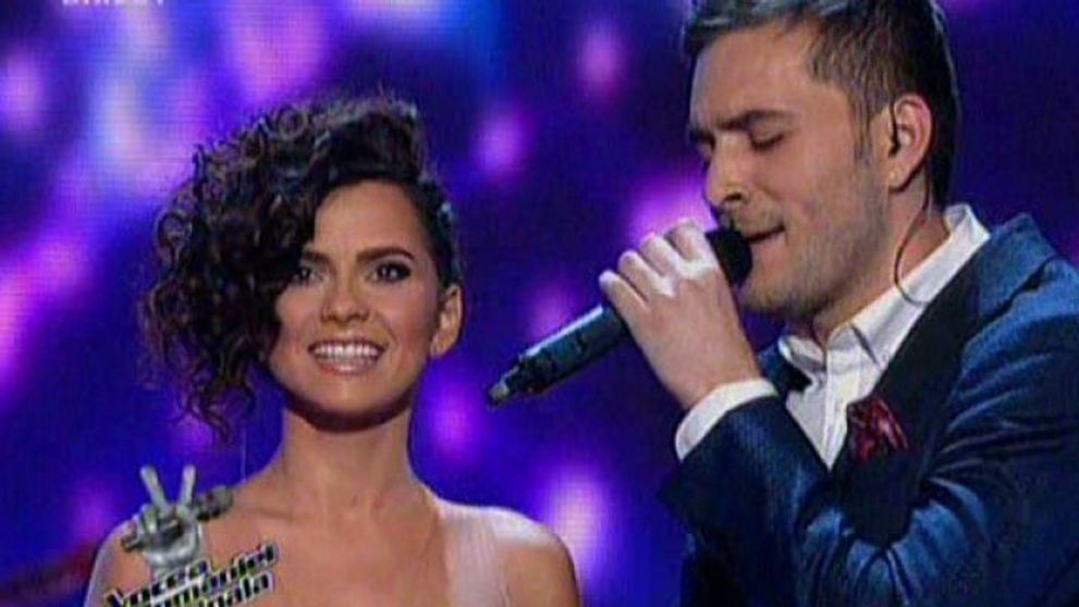 Inna, complet nemachiata si cu parul ravasit. Este una dintre putinele artiste care au curajul sa se arate astfel