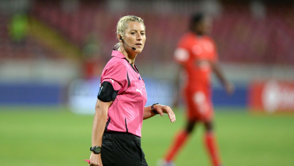 Doua romance, in topul celor mai bune 10 femei arbitru de fotbal din lume