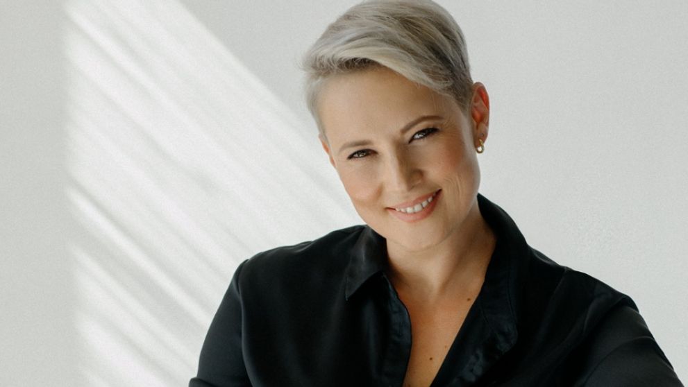 Raluca Anton în dialog cu Esther Perel, la prima ediție a conferinței ROOTS – „Search for Self”