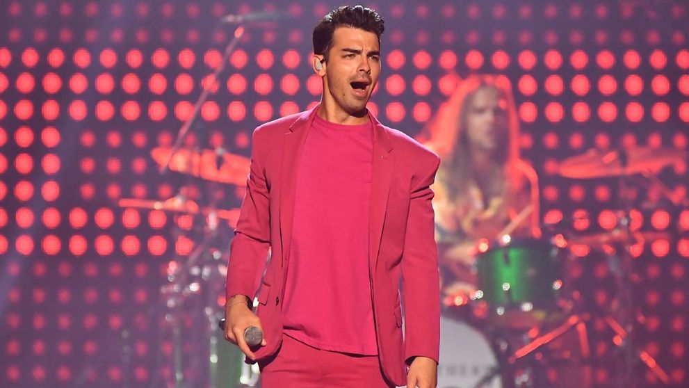 VIDEO Joe Jonas, surpriză pe scenă de ziua lui. Cum l-a felicitat Sophie Turner