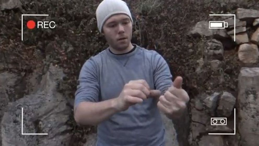 Un magician si-a pacalit prietena sa filmeze momentul cand o cere in casatorie. Clipul face senzatie pe net
