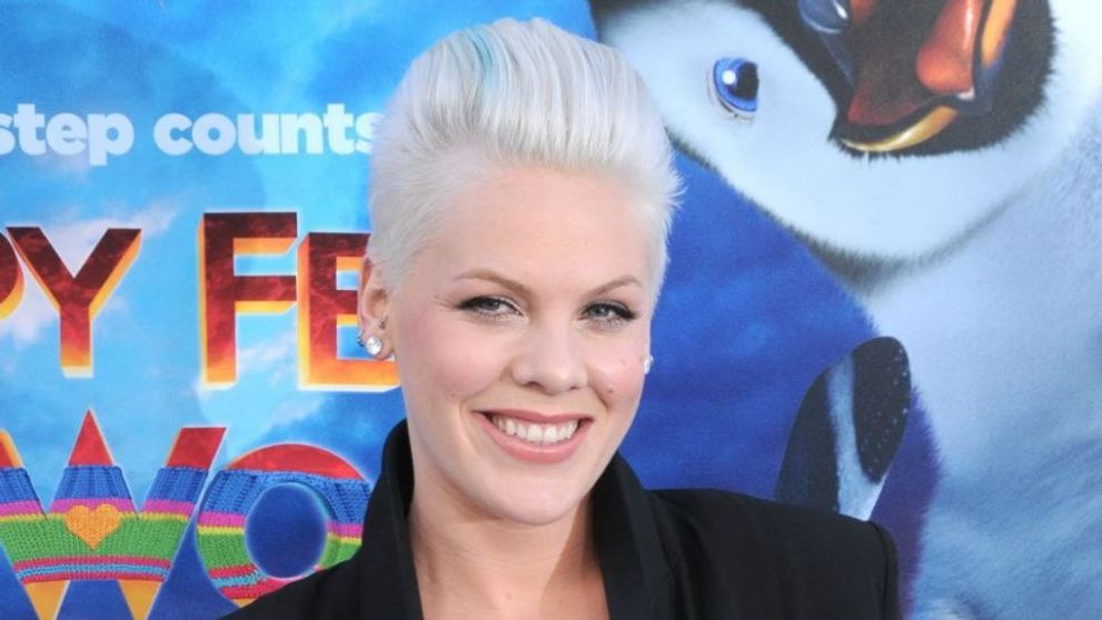 Pink, mama model sau iresponsabila? Imaginea care a starnit controverse printre fani