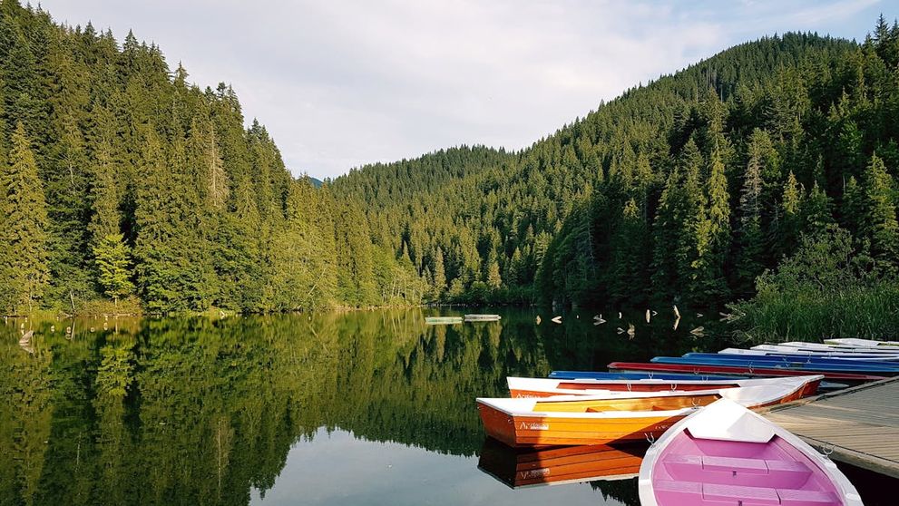 (P) Descoperă relaxarea pe ape în România: cele mai bune activități și echipamente pentru timpul liber
