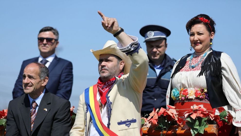 In Las Fierbinti s-a incins o mare petrecere in stil amercian... cu influente romanesti