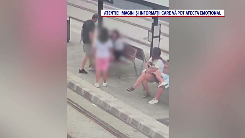 Două minore au fost bătute de un bărbat în stația de tramvai. Camerele de supraveghere au surprins scenele de groază