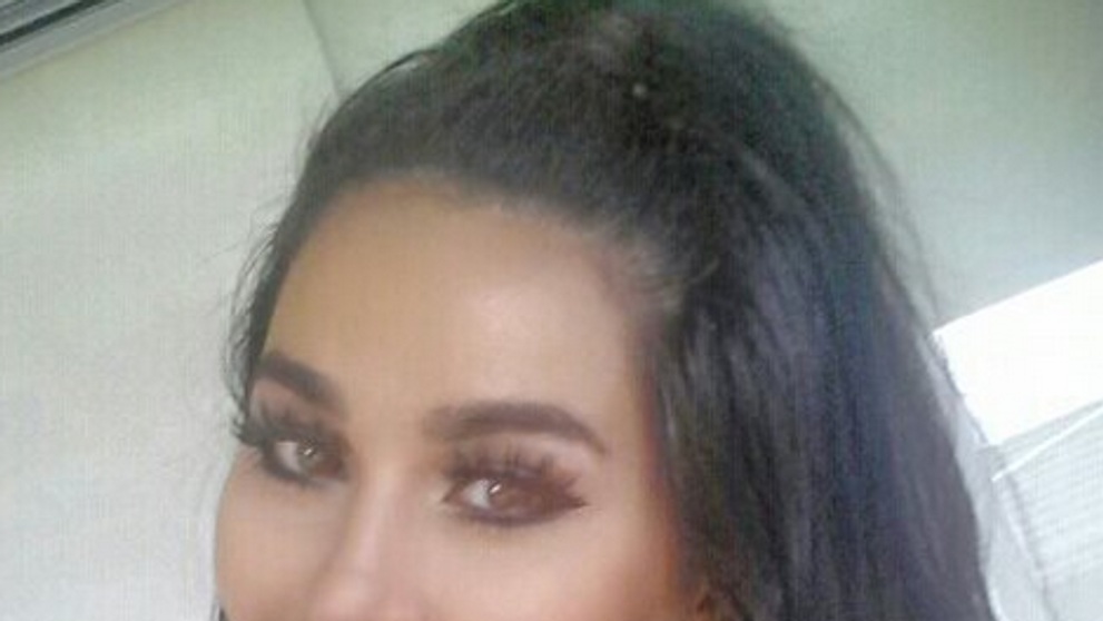 Cea mai reusita sosie a lui Kim Kardashian, in carne si oase. Nu o sa-ti vina sa crezi cat de bine seamana cele doua