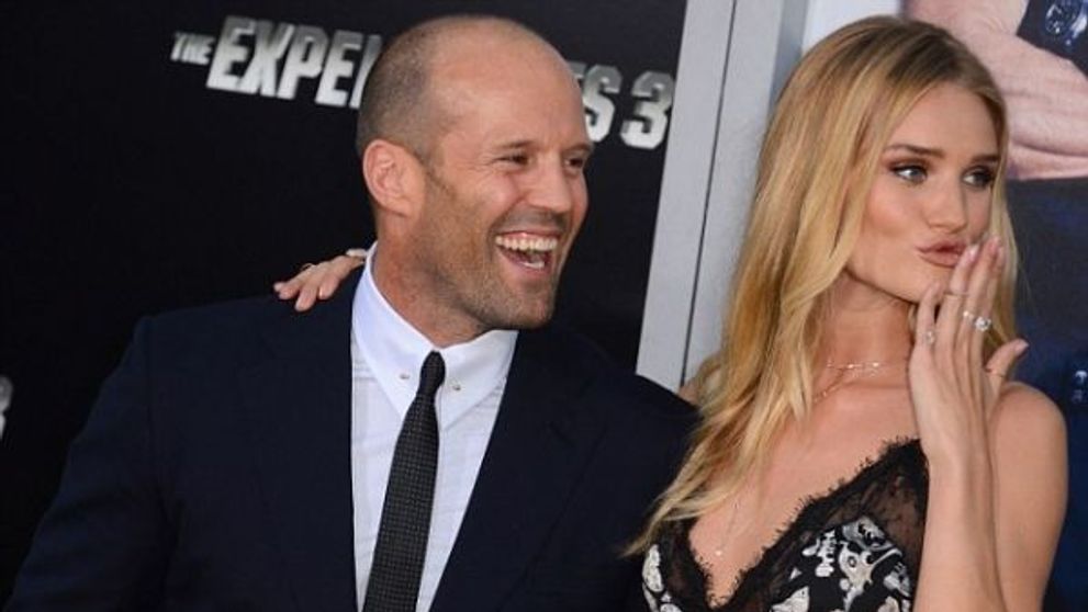 In filme bate tot, in viata reala e romantic. Cum arata ingerasul Victoria's Secret care l-a imblanzit pe Jason Statham