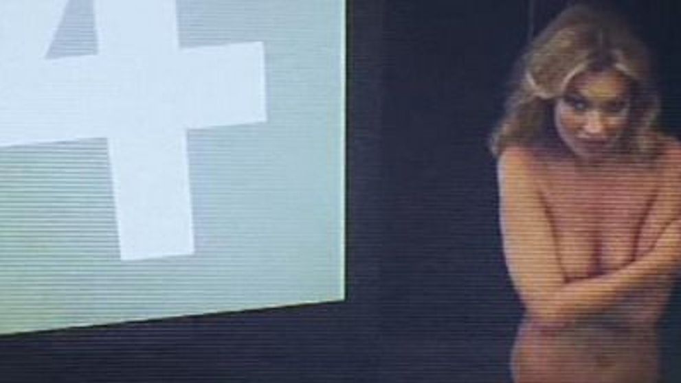Kate Moss, topless la 37 de ani, intr-o reclama pentru Rimmel! VIDEO