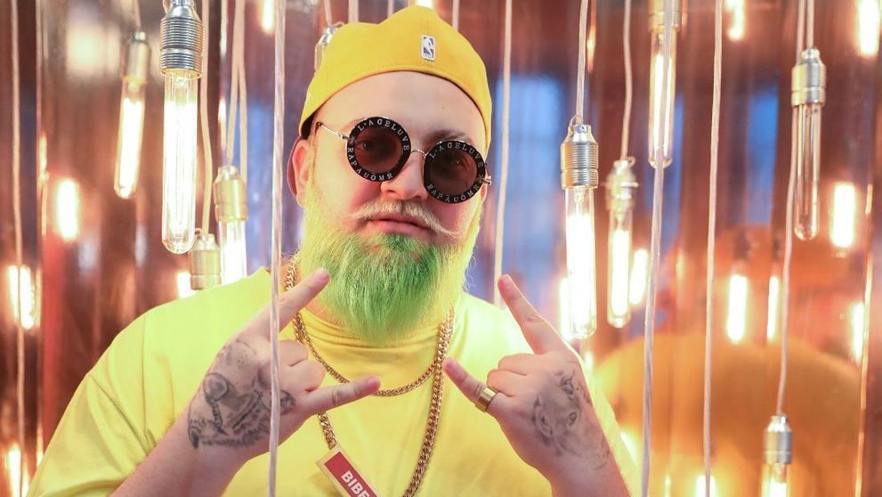 Boier Bibescu a lansat piesa Vagabond, în colaborare cu două artiste-surpriză