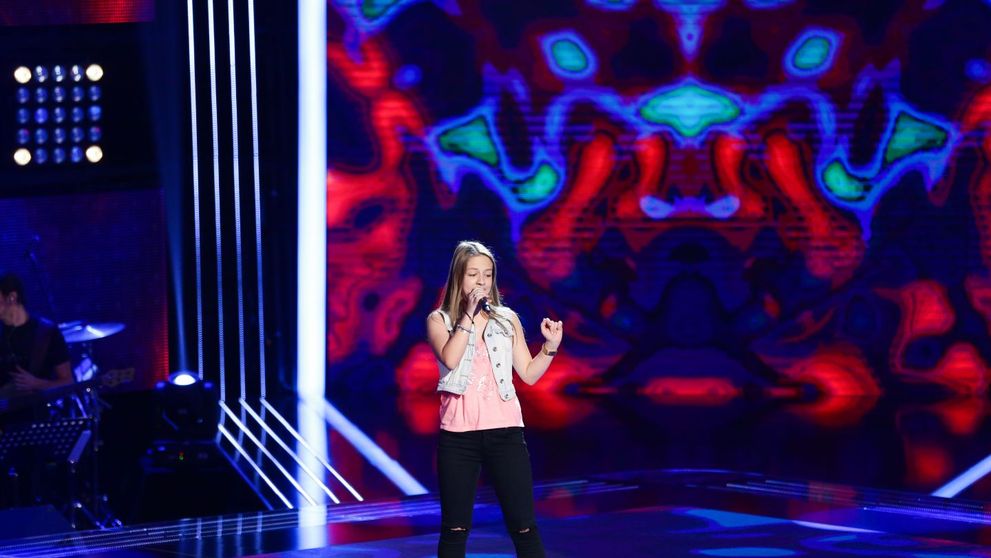 Jennifer Dumitrascu a cantat cu atitudine si a impresionat cu piesa 