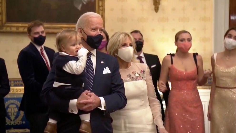 Joe Biden a dansat cu nepotul în brațe la concertul de inaugurare. Micuțul Beau a furat toate privirile