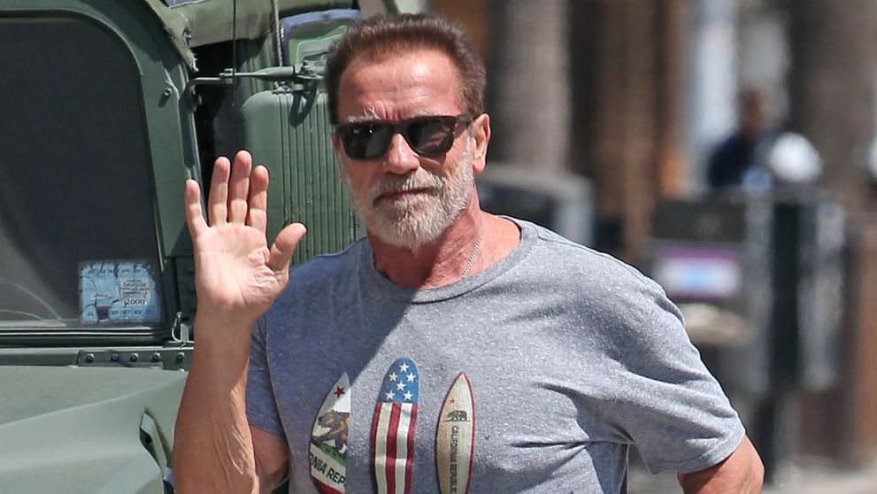 Arnold Schwarzenegger, vaccinat anti-COVID din mașină: „Veniți cu mine dacă vreți să trăiți”