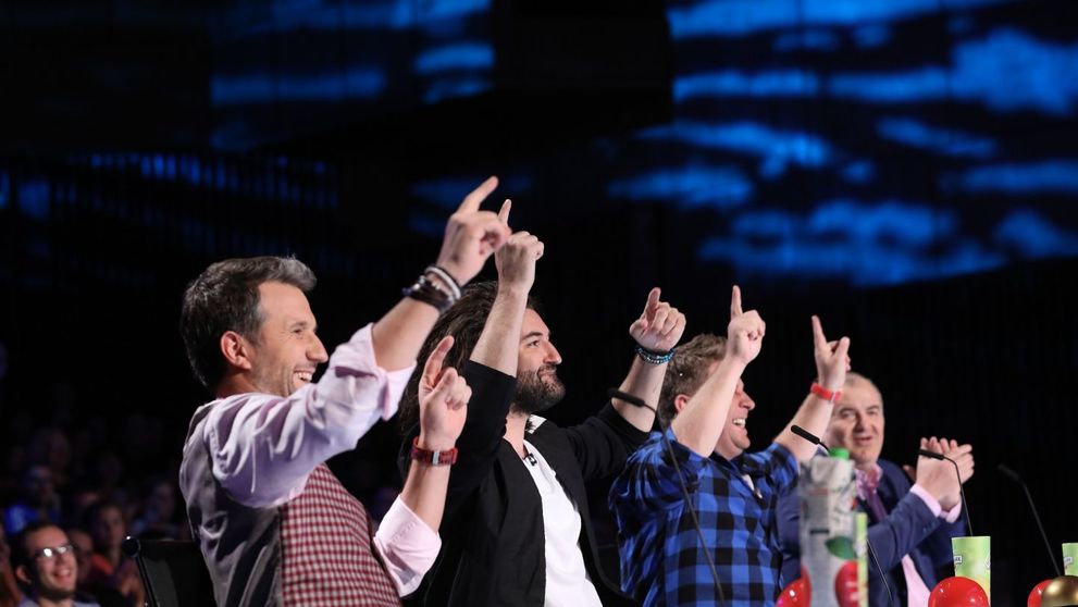 Juratii danseaza impreuna cu publicul pe scena Romanii au talent!