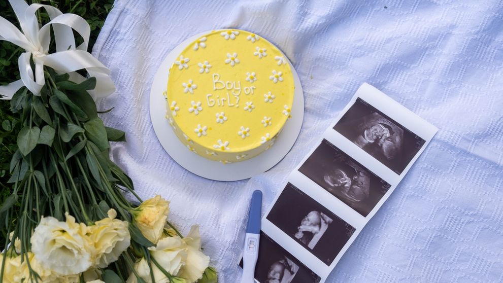 Un bărbat a apărut în două gender reveal-uri diferite, iar imaginile s-au viralizat imediat. După ce au împânzit Internetul, au fost șterse de pe ambele conturi: „El nu le-o postat pe niciuna”