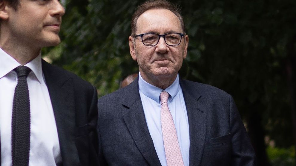 Procesul de abuz sexual al lui Kevin Spacey a început. Actorul e acuzat de fapte grave