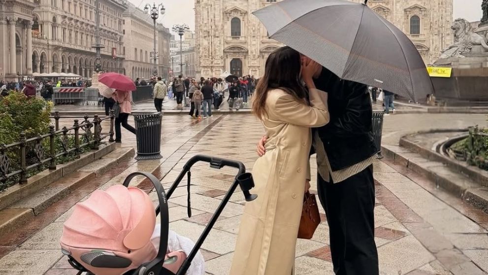 Celebra influenceriță din România, care a fost la doar un pas de tragedie din cauza depresiei postnatale, va fi internată o lună în spital. După experiența neplăcută de acum patru ani, soțul ei a luat o decizie importantă: „Nu va fi ușor fără ea”