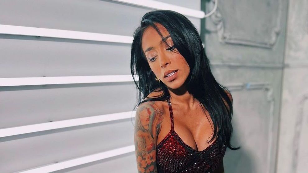 Ruby, în ipostaze incendiare! Artista a pozat într-o ținută sexy, fără lenjerie intimă