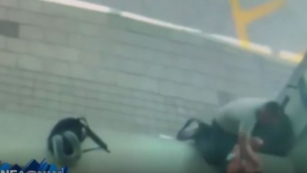 Scene de groază petrecute într-o stație de autobuz. Un bărbat a agresat o femeie, încercând să o sugrume
