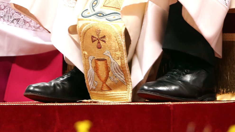 Papa Francisc a cerut să fie înmormântat cu pantofii săi negri și vechi, pe care i-a purtat ani la rând: „Fără fast”