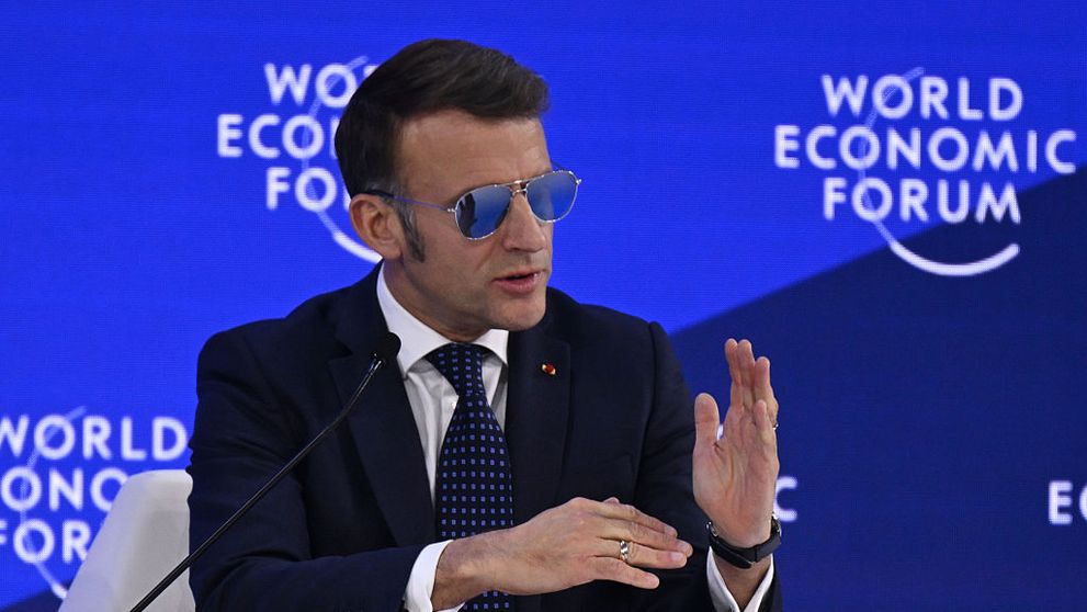 Motivul pentru care Emmanuel Macron apare cu ochelari de soare în public! Președintele suferă de o problemă foarte inestetică: ”Ochiul tigrului”. Cum arată fără