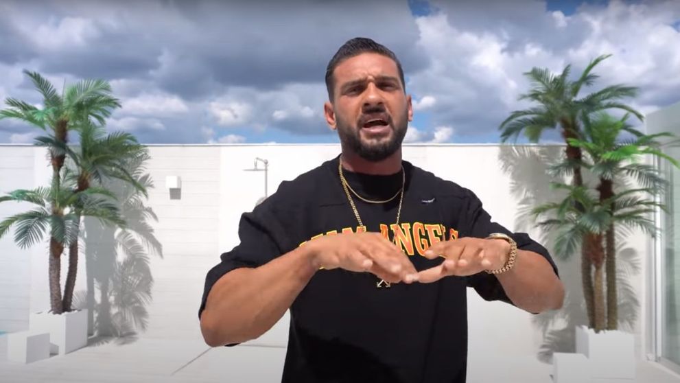 Dorian Popa, fotografiat în scaun cu rotile! Cum a fost surprins pentru scenariul unui clip: „Mi-e frică”