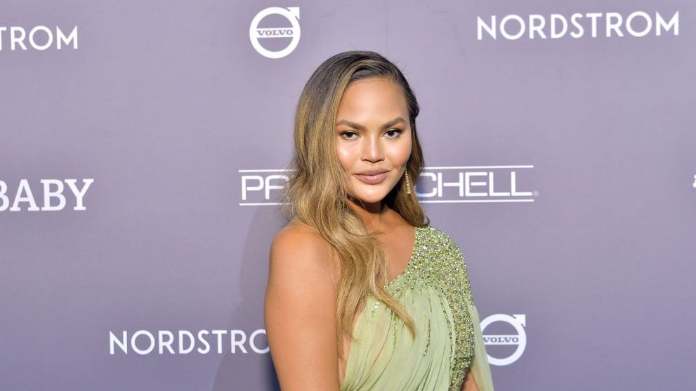 Gestul făcut de Chrissy Teigen din vinovăție. Ce a făcut vedeta când și-a cumpărat rochia de mireasă