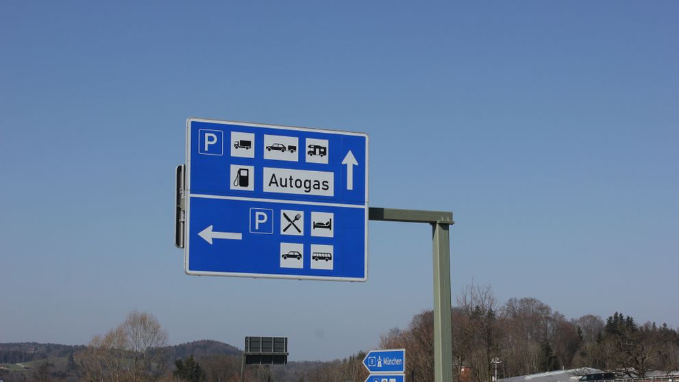 Un român și-a uitat soția într-o benzinărie din Germania. Și-a dat seama abia după 45 de minute